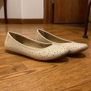 WHITE MOUNTAIN Cream Leather Ballet Flats, Sz 9